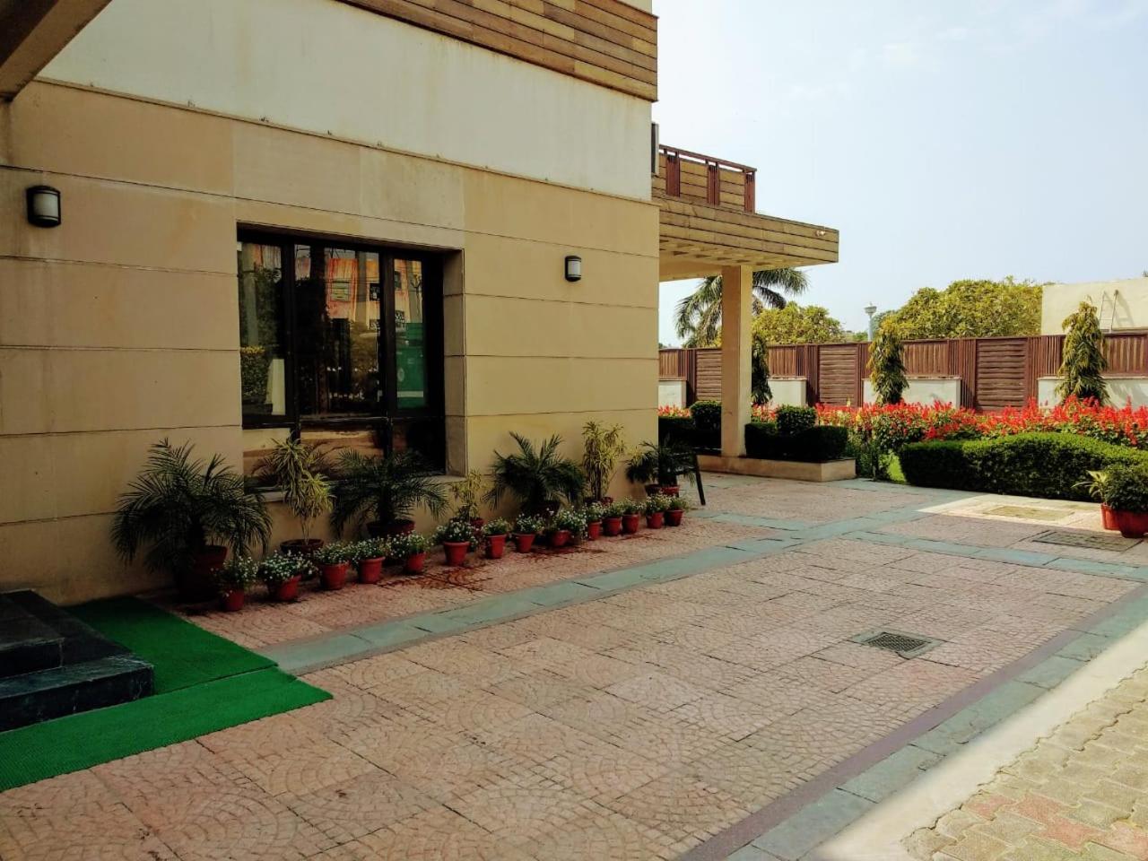 When In Gurgaon - Artemis Hospital 1 Min Walk, Fortis & Medanta 4 Mins Drive Bagian luar foto